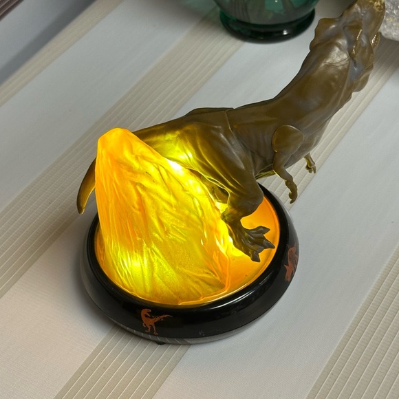 Jurassic Park Dinosaur T-Rex Volcano table top Night Light - Picture 8 of 15